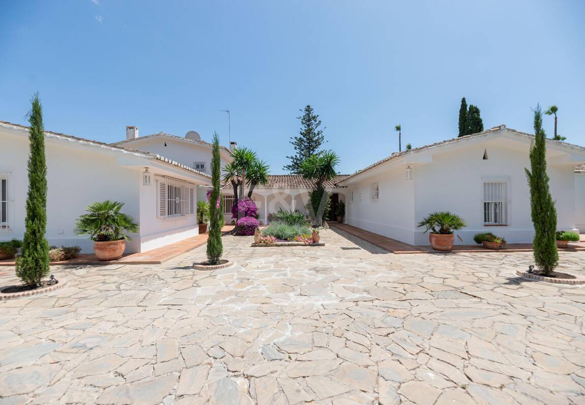 Villa frente a la playa en Guadalmina