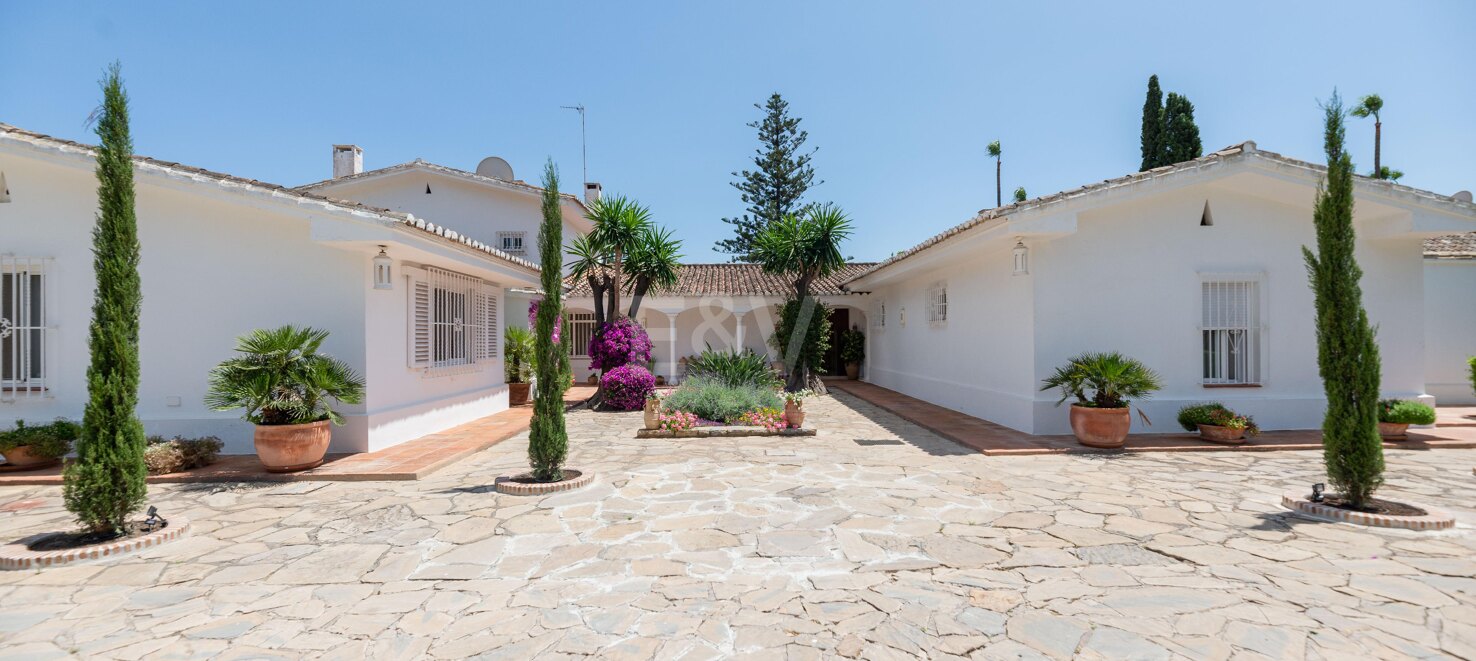 Front line beach villa in Guadalmina
