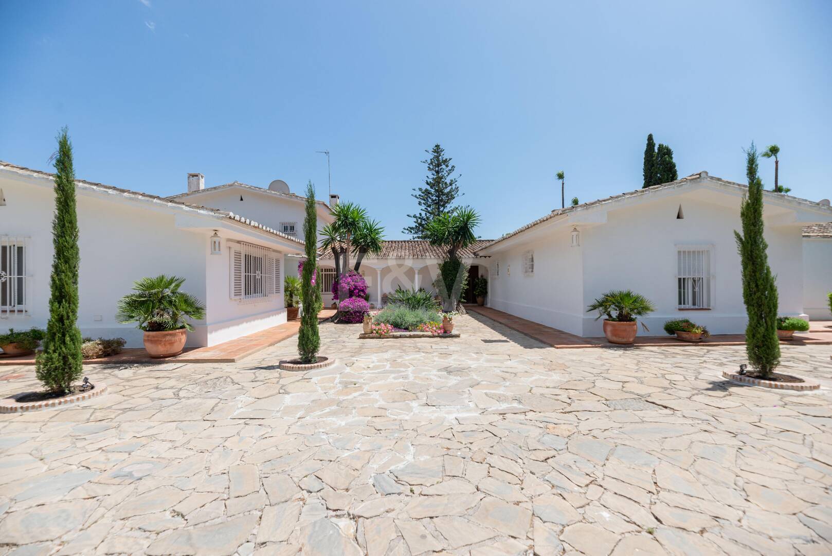 Villa frente a la playa en Guadalmina