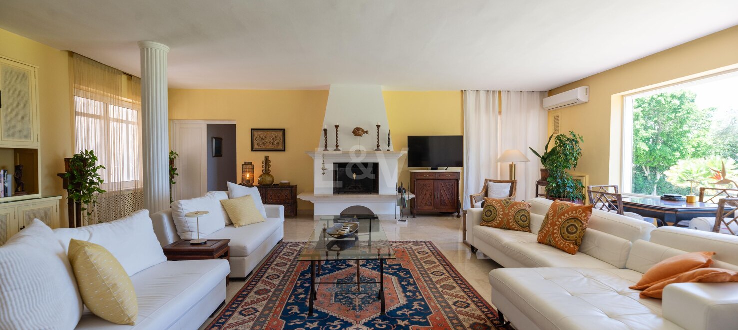 Front line beach villa in Guadalmina