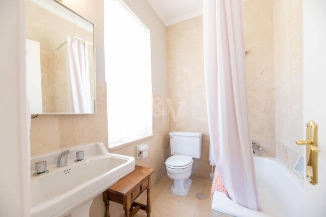 Villa frente a la playa en Guadalmina