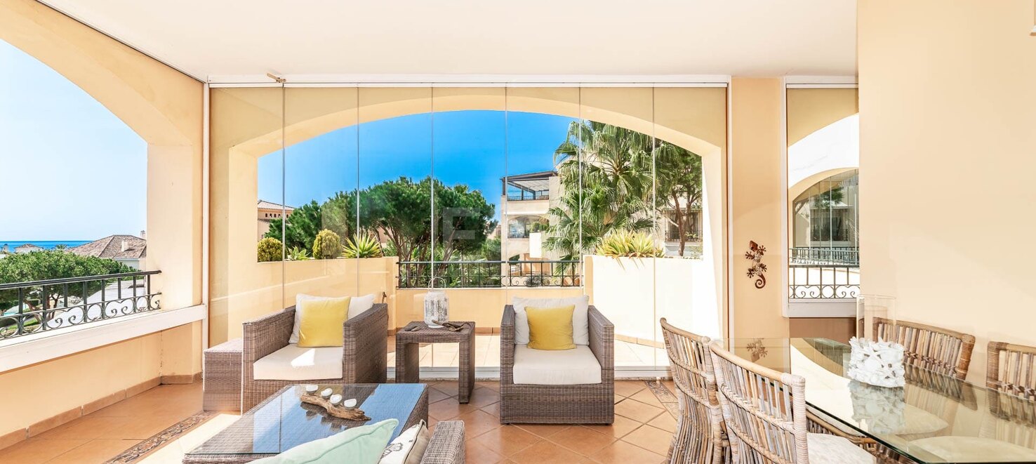Magnifik lägenhet i Elviria stranden med havsutsikt tillgänglig för semesteruthyrning.