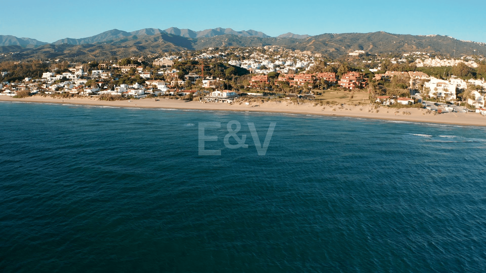 Samtida Beachside Townhouse i Elviria