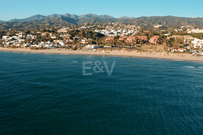 Samtida Beachside Townhouse i Elviria