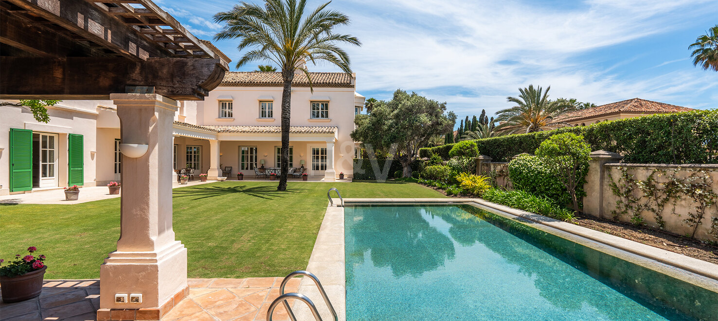 Lyxvilla på stranden Side of Los Monteros, Marbella