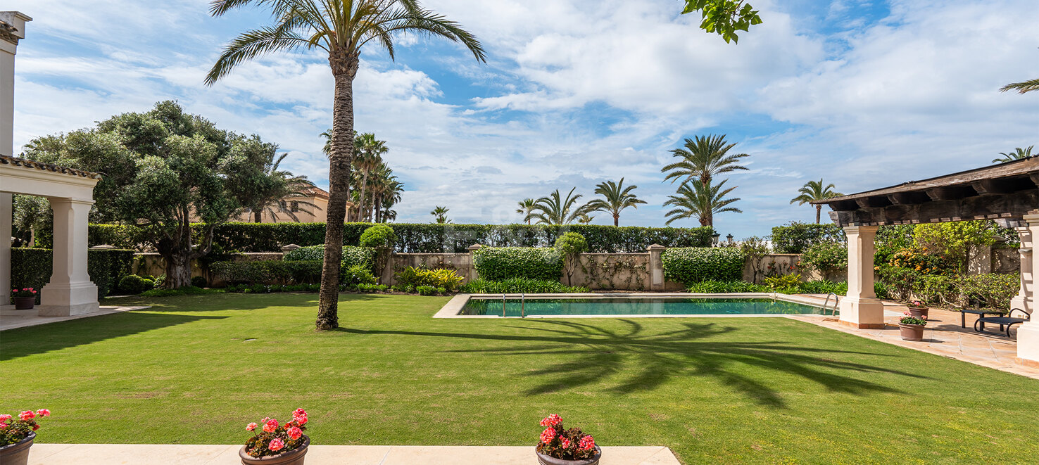 Lyxvilla på stranden Side of Los Monteros, Marbella