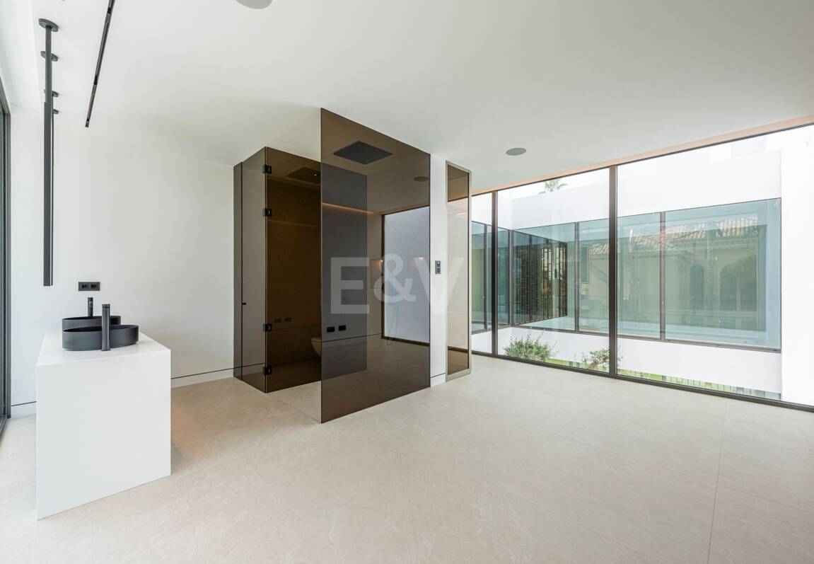 Exclusive high-end semi-detached villa in Atalaya de Río Verde - Nueva Andalucia