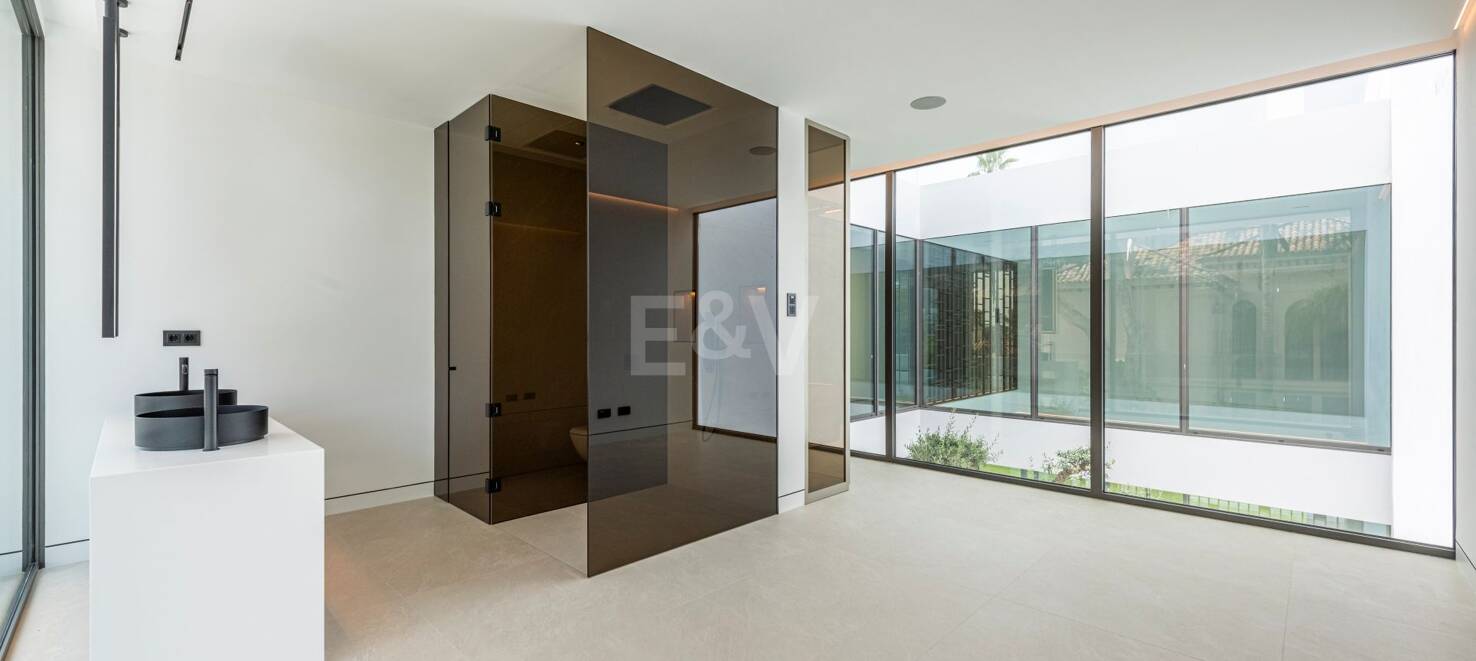 Exclusive high-end semi-detached villa in Atalaya de Río Verde - Nueva Andalucia