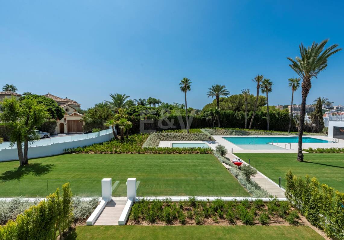 Exklusive High-End-Doppelhaushälfte in Atalaya de Río Verde, Nueva Andalucía