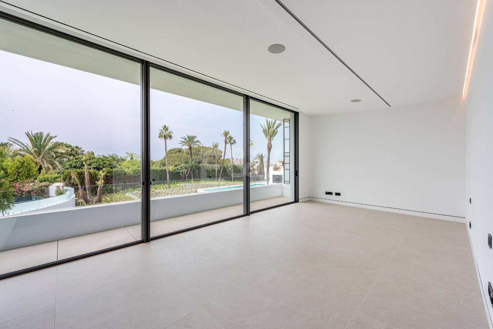 Exclusive high-end semi-detached villa in Atalaya de Río Verde - Nueva Andalucia