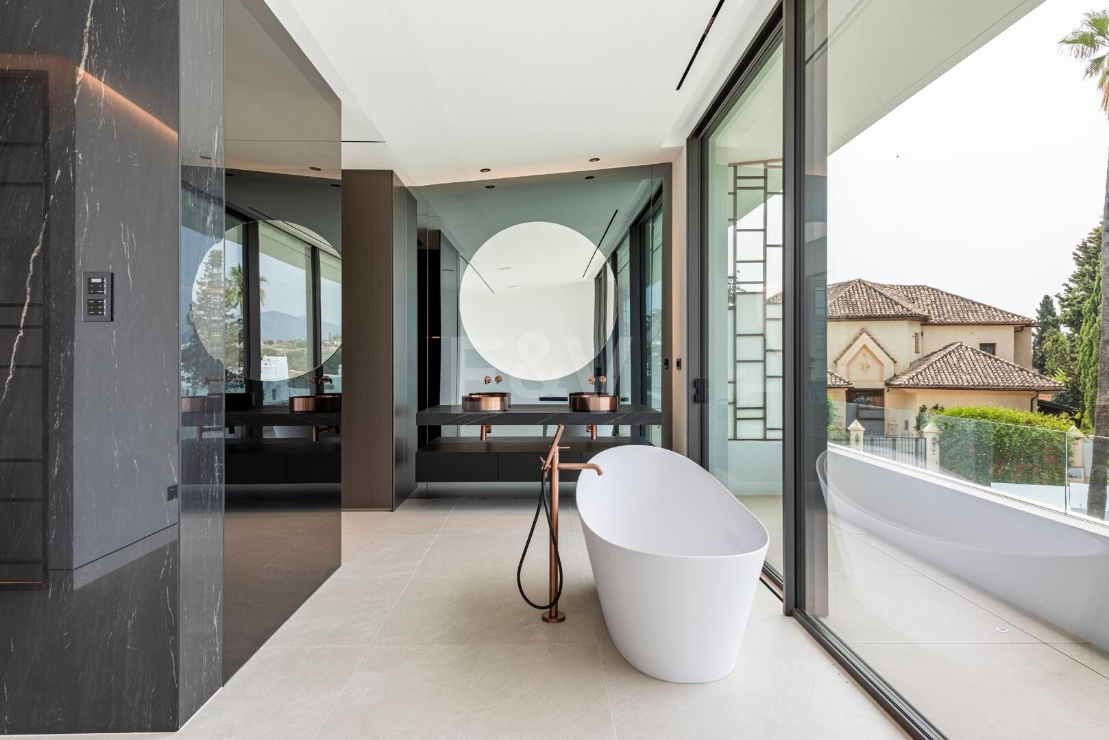 Exclusive high-end semi-detached villa in Atalaya de Río Verde - Nueva Andalucia