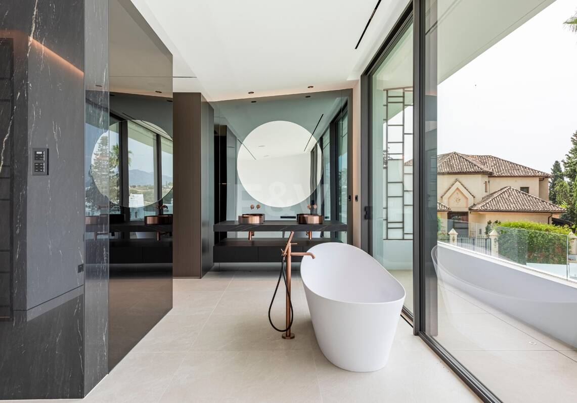 Exklusive High-End-Doppelhaushälfte in Atalaya de Río Verde, Nueva Andalucía