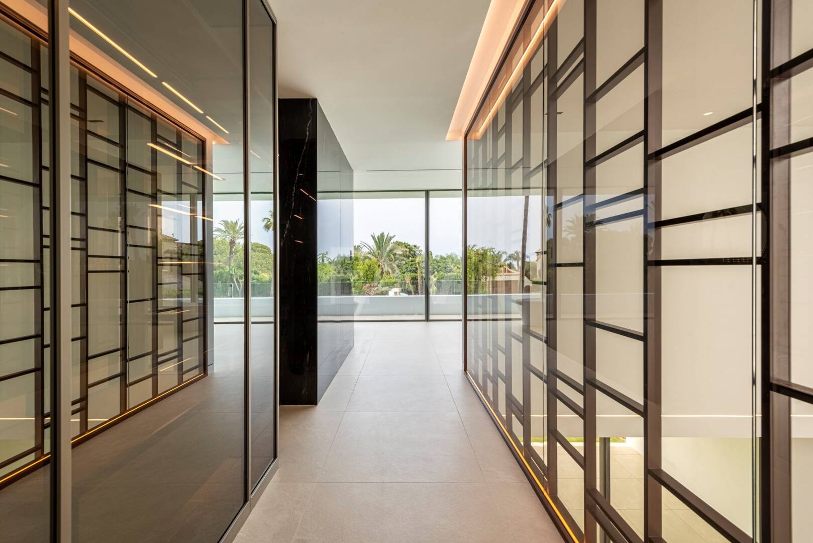 Exclusive high-end semi-detached villa in Atalaya de Río Verde - Nueva Andalucia