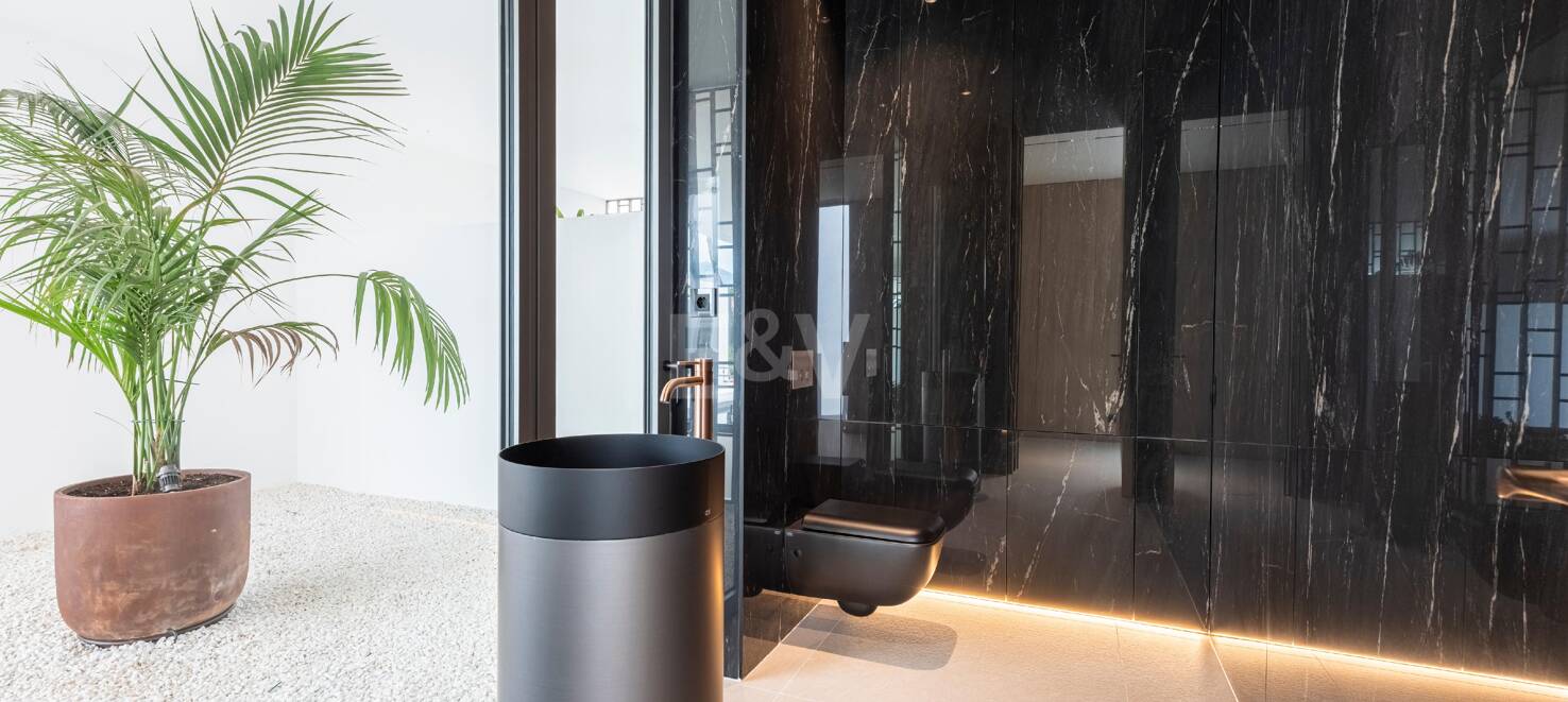 Exclusive high-end semi-detached villa in Atalaya de Río Verde - Nueva Andalucia