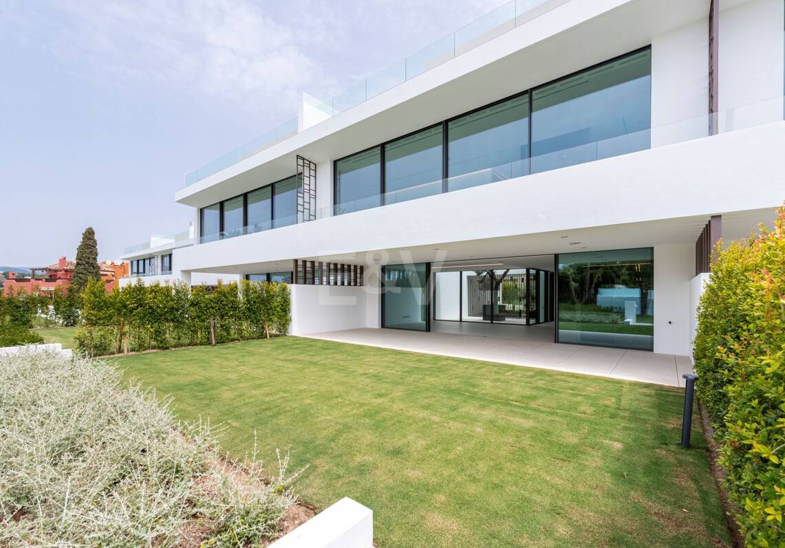 Exklusive High-End-Doppelhaushälfte in Atalaya de Río Verde, Nueva Andalucía