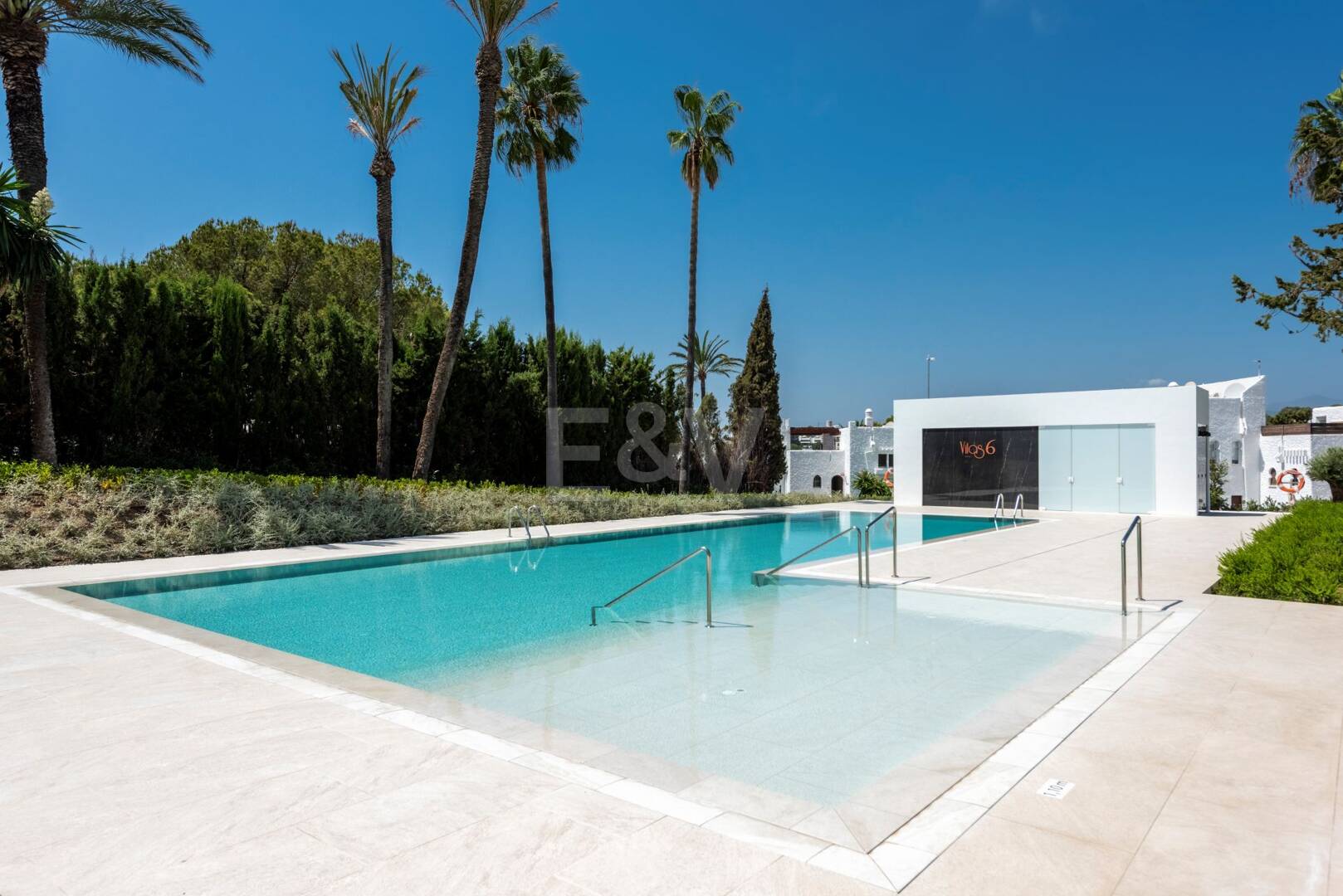 Exclusive high-end semi-detached villa in Atalaya de Río Verde - Nueva Andalucia
