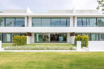 Exclusive high-end semi-detached villa in Atalaya de Río Verde - Nueva Andalucia