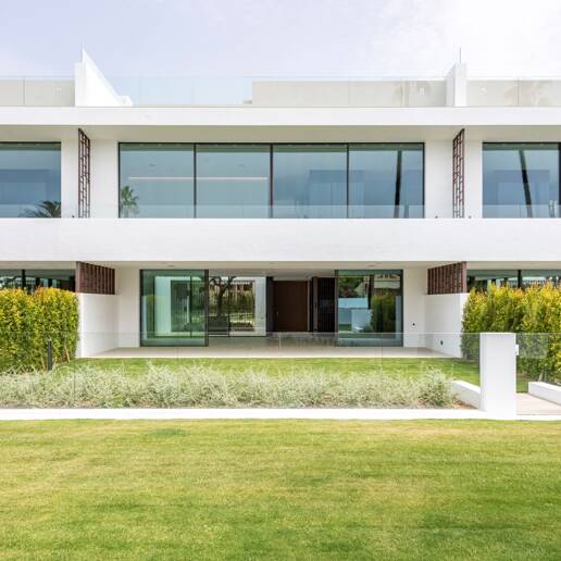 Exclusive high-end semi-detached villa in Atalaya de Río Verde - Nueva Andalucia