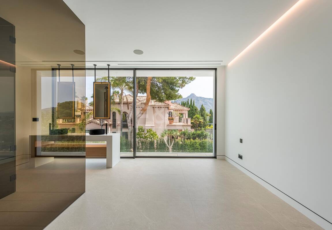 Exclusive high-end semi-detached villa in Atalaya de Río Verde - Nueva Andalucia