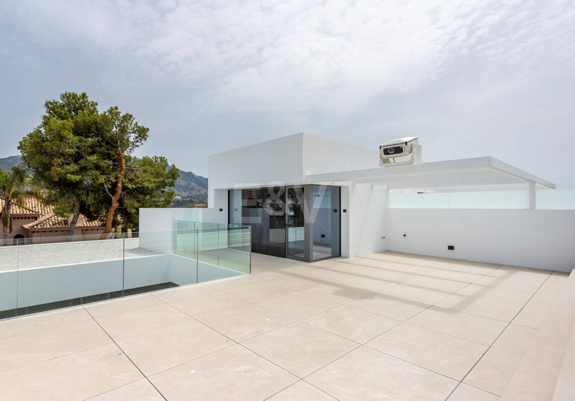 Exklusive High-End-Doppelhaushälfte in Atalaya de Río Verde, Nueva Andalucía