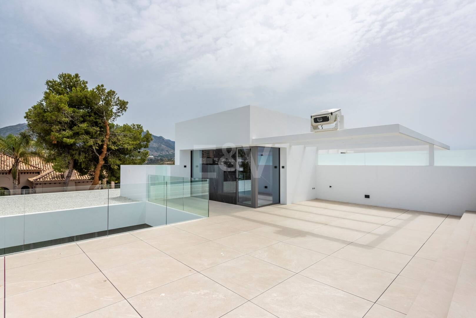 Exclusive high-end semi-detached villa in Atalaya de Río Verde - Nueva Andalucia
