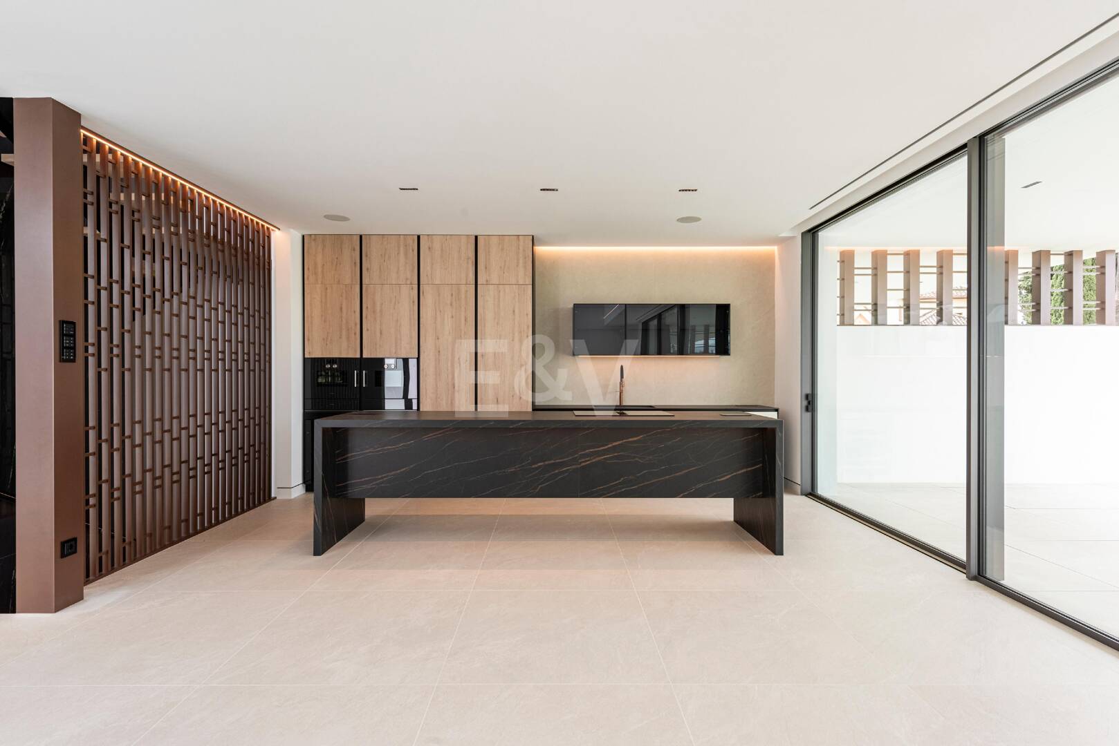 Exclusive high-end semi-detached villa in Atalaya de Río Verde - Nueva Andalucia