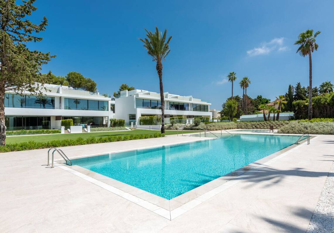 Exklusive High-End-Doppelhaushälfte in Atalaya de Río Verde, Nueva Andalucía