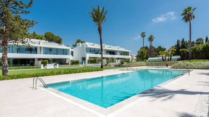 Exklusive High-End-Doppelhaushälfte in Atalaya de Río Verde, Nueva Andalucía