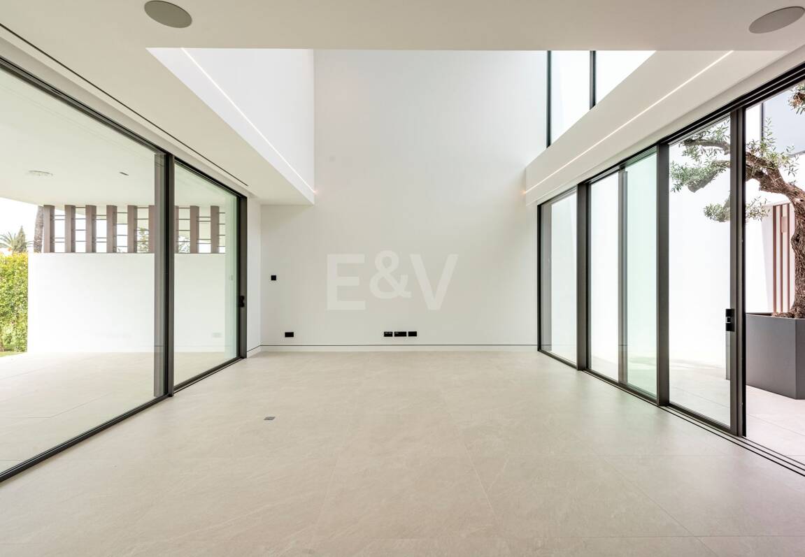 Exclusive high-end semi-detached villa in Atalaya de Río Verde - Nueva Andalucia