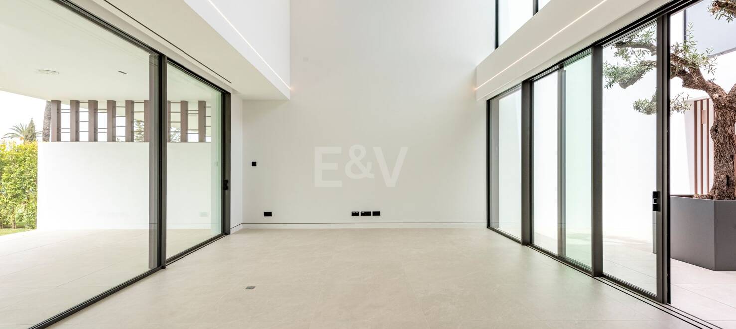 Exclusive high-end semi-detached villa in Atalaya de Río Verde - Nueva Andalucia