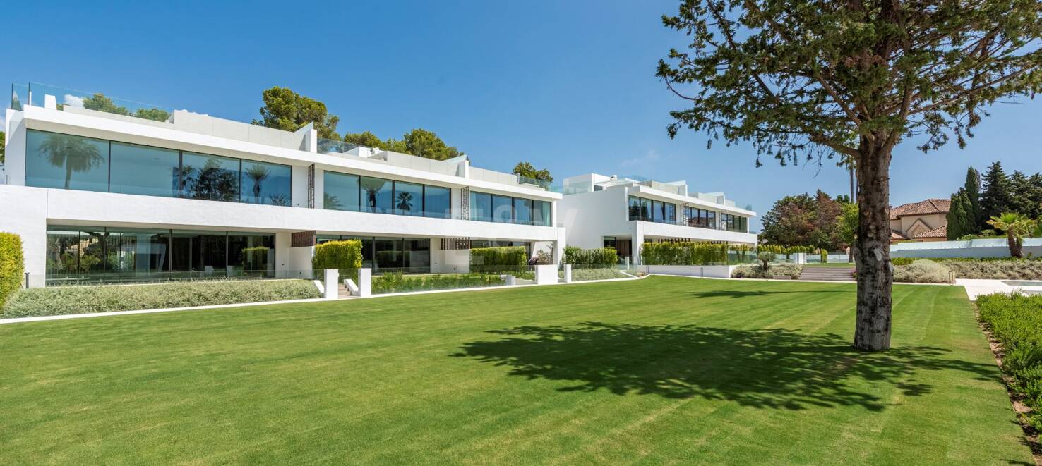 Exclusive high-end semi-detached villa in Atalaya de Río Verde - Nueva Andalucia