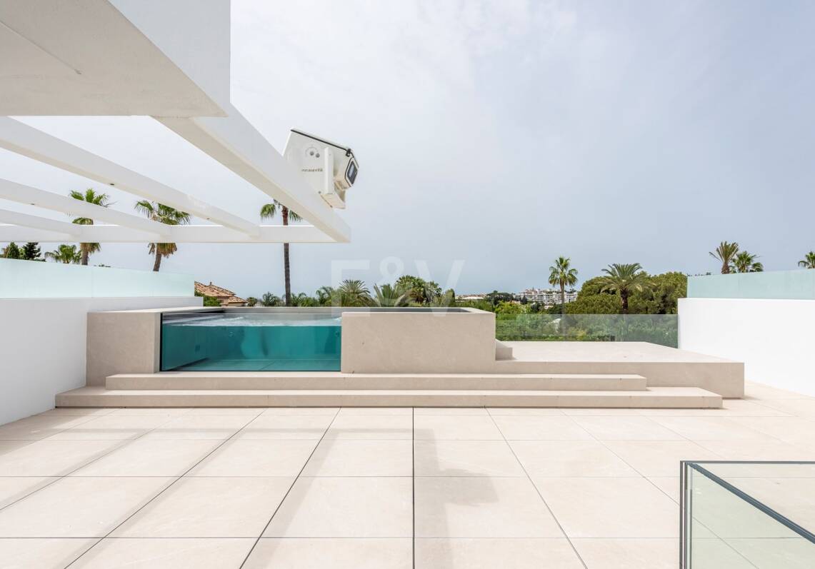 Exklusive High-End-Doppelhaushälfte in Atalaya de Río Verde, Nueva Andalucía