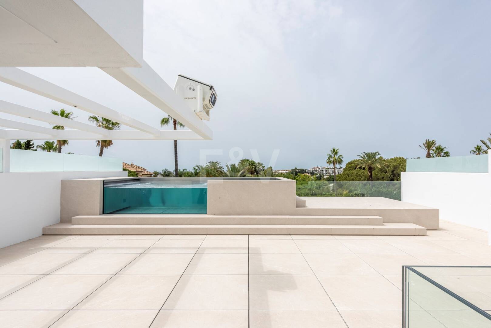 Exclusive high-end semi-detached villa in Atalaya de Río Verde - Nueva Andalucia