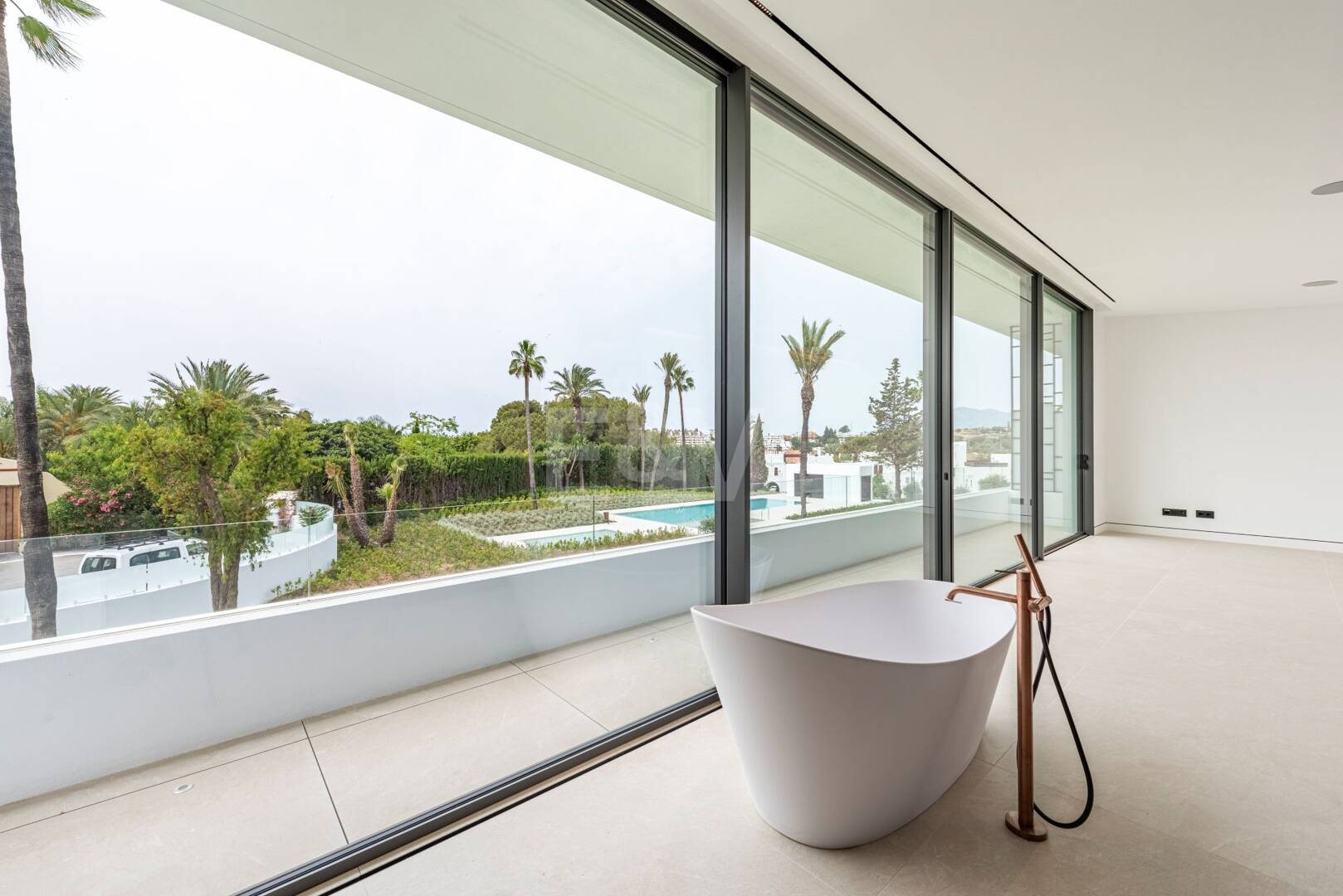 Exclusive high-end semi-detached villa in Atalaya de Río Verde - Nueva Andalucia