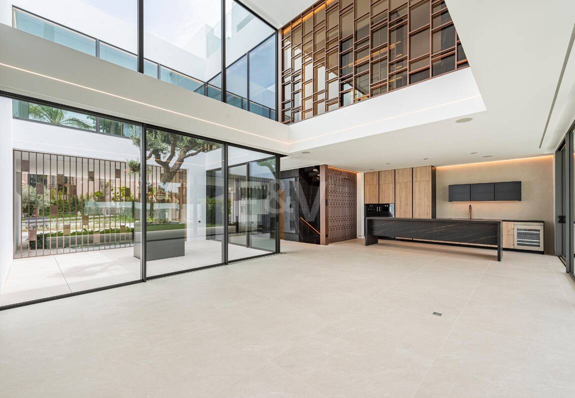 Exclusive high-end semi-detached villa in Atalaya de Río Verde - Nueva Andalucia