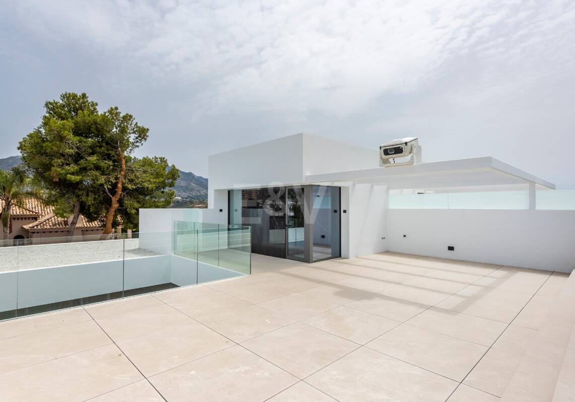 Villa in Atalaya de Río Verde, Nueva Andalucía