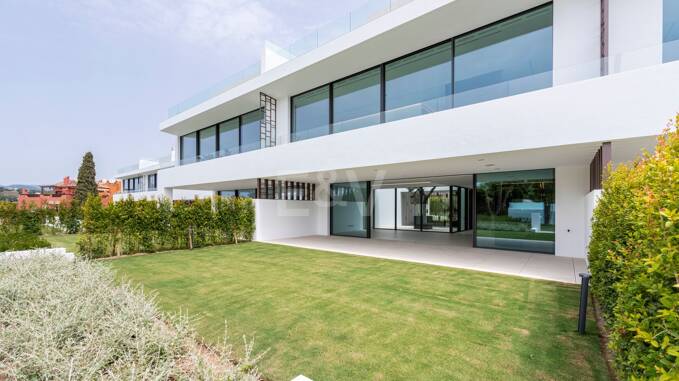 Villa in Atalaya de Río Verde, Nueva Andalucía