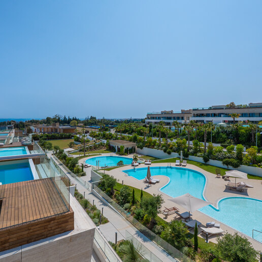 Elegant Fendi Penthouse med pool och havsutsikt på Marbellas Golden Mile