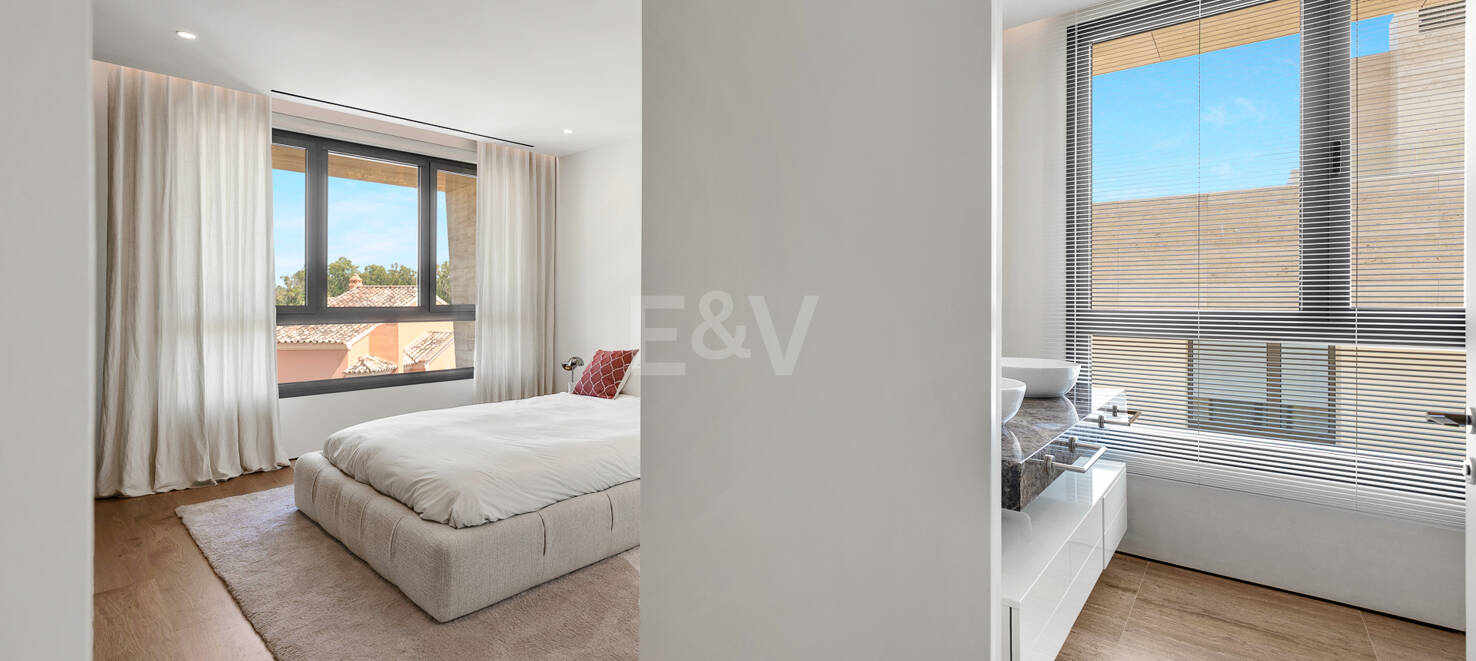 Spectacular penthouse in Epic by FENDI CASA with private pool in prime location on the Golden Mile