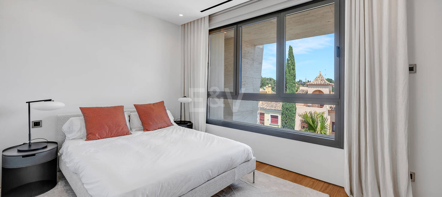 Spectacular penthouse in Epic by FENDI CASA with private pool in prime location on the Golden Mile