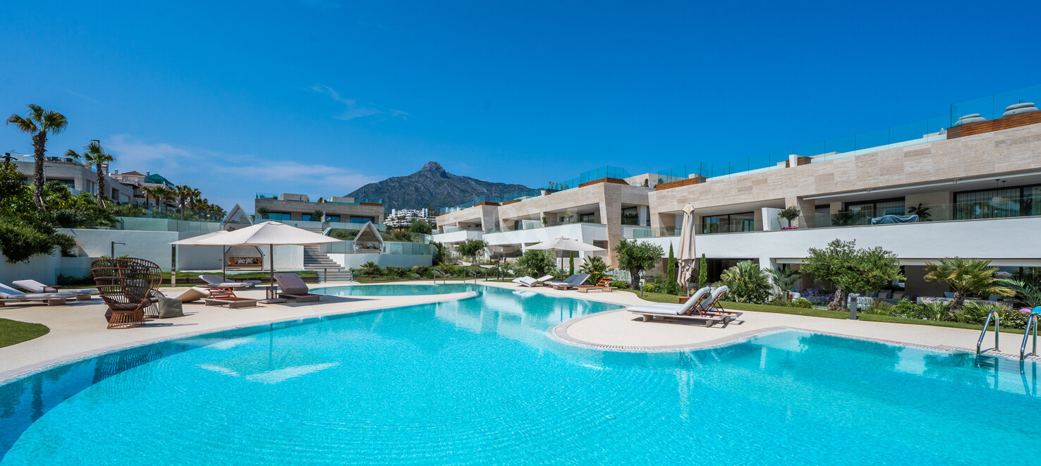 Elegant Fendi Penthouse med pool och havsutsikt på Marbellas Golden Mile