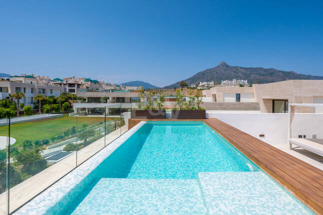Valeur exceptionnelle Fendi Casa Penthouse avec piscine à Epic Marbella