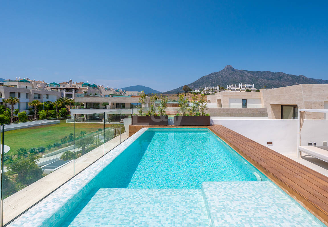 Valeur exceptionnelle Fendi Casa Penthouse avec piscine à Epic Marbella