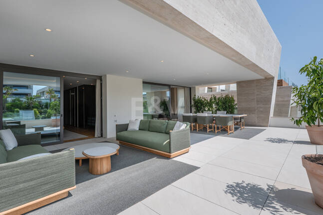 Valeur exceptionnelle Fendi Casa Penthouse avec piscine à Epic Marbella