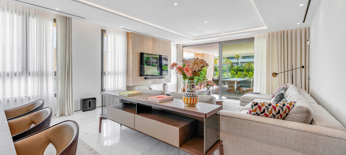Elegant Fendi Penthouse med pool och havsutsikt på Marbellas Golden Mile