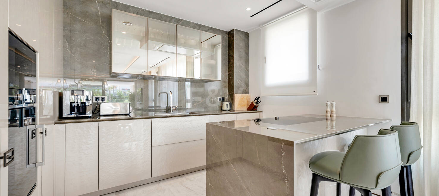 Spectacular penthouse in Epic by FENDI CASA with private pool in prime location on the Golden Mile