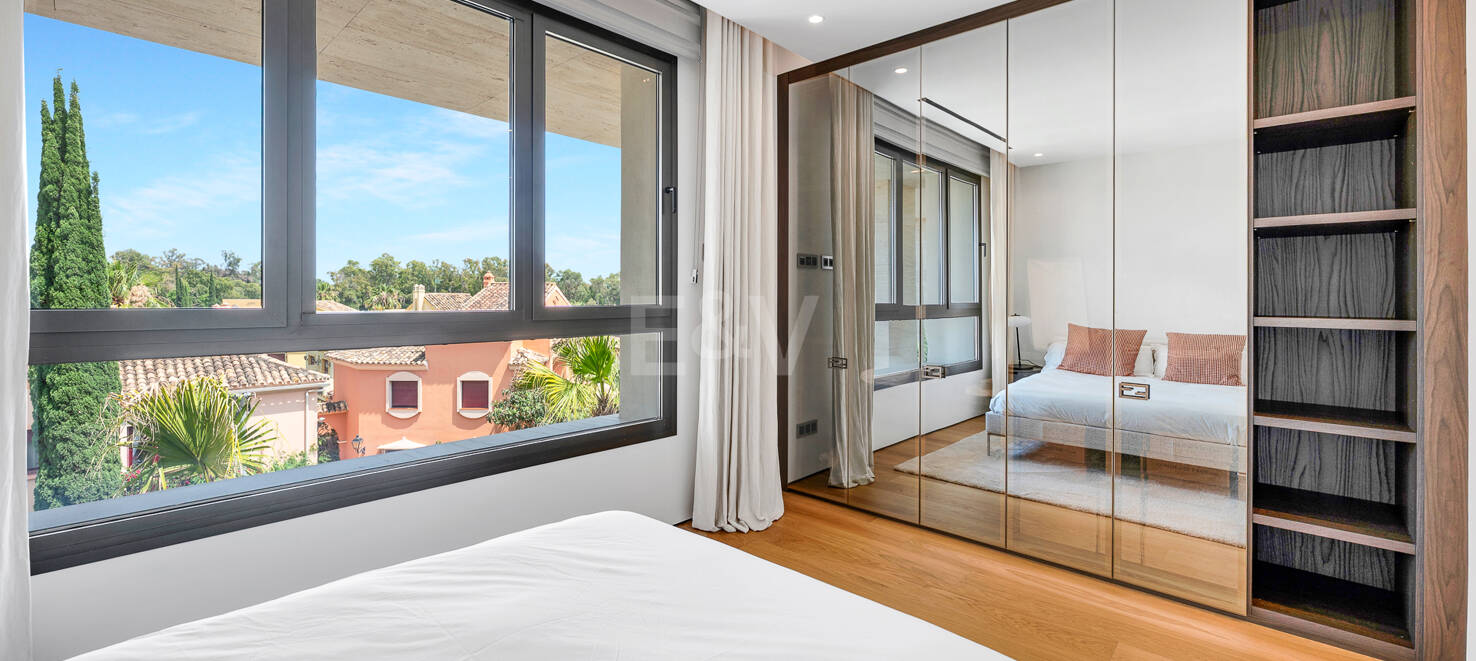 Spectacular penthouse in Epic by FENDI CASA with private pool in prime location on the Golden Mile