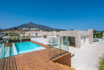 Valeur exceptionnelle Fendi Casa Penthouse avec piscine à Epic Marbella