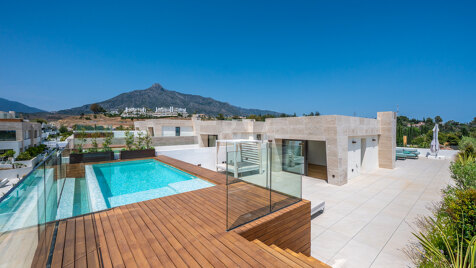 Elégant penthouse Fendi avec piscine et vue sur la mer sur Marbella