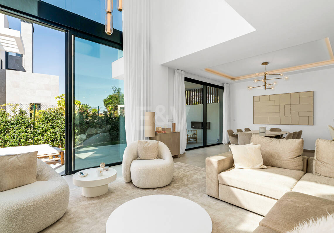 Exklusive Villa mit Premium-Ausstattung und privatem Pool auf dem Dach in Rio Real